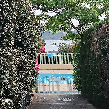 Vue Piscines Parking Les Coraux Agay Apartamento