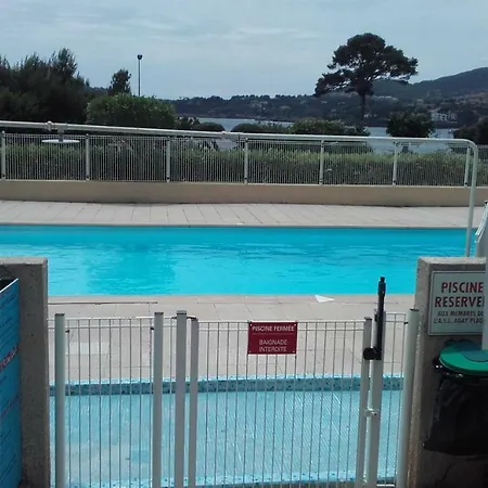 Vue Piscines Parking Les Coraux Agay アパート