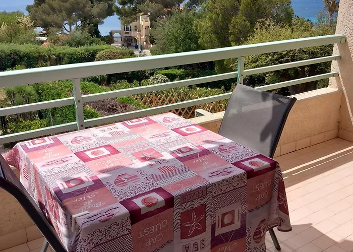 Vue Piscines Parking Les Coraux Agay Daire Saint-Raphaël