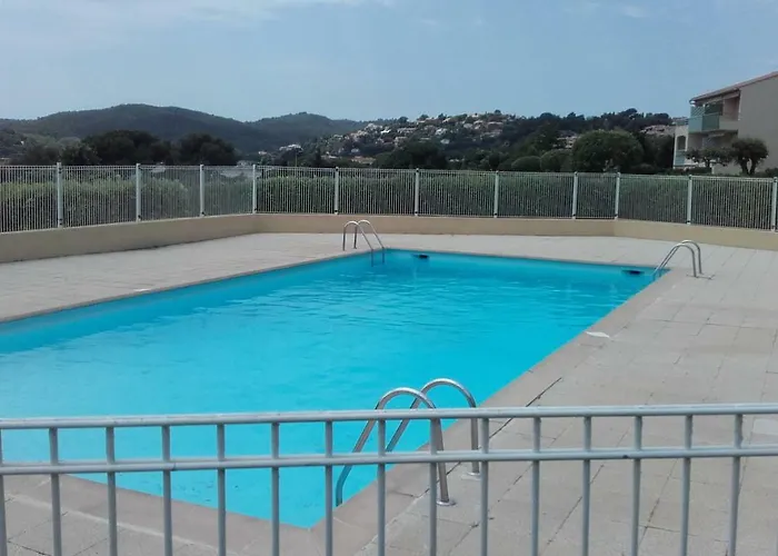 Vue Piscines Parking Les Coraux Agay Daire Saint-Raphaël