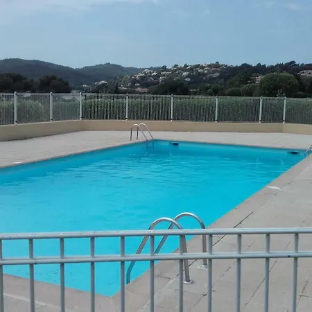 Vue Piscines Parking Les Coraux Agay Lejlighed Saint-Raphaël